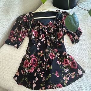 Heart shaped neckline, formal blouse, floral pattern.